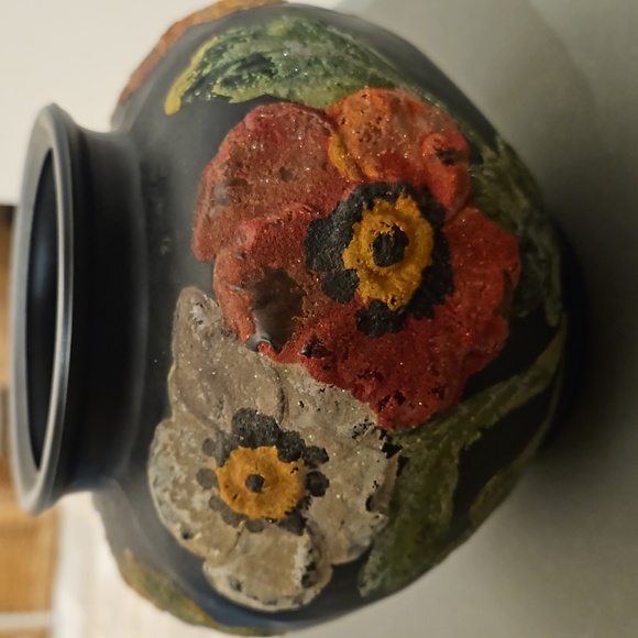 TIFFIN Black Amethyst Satin Glass Poppy Vase with raised molded flowers . - Picture 2 of 7